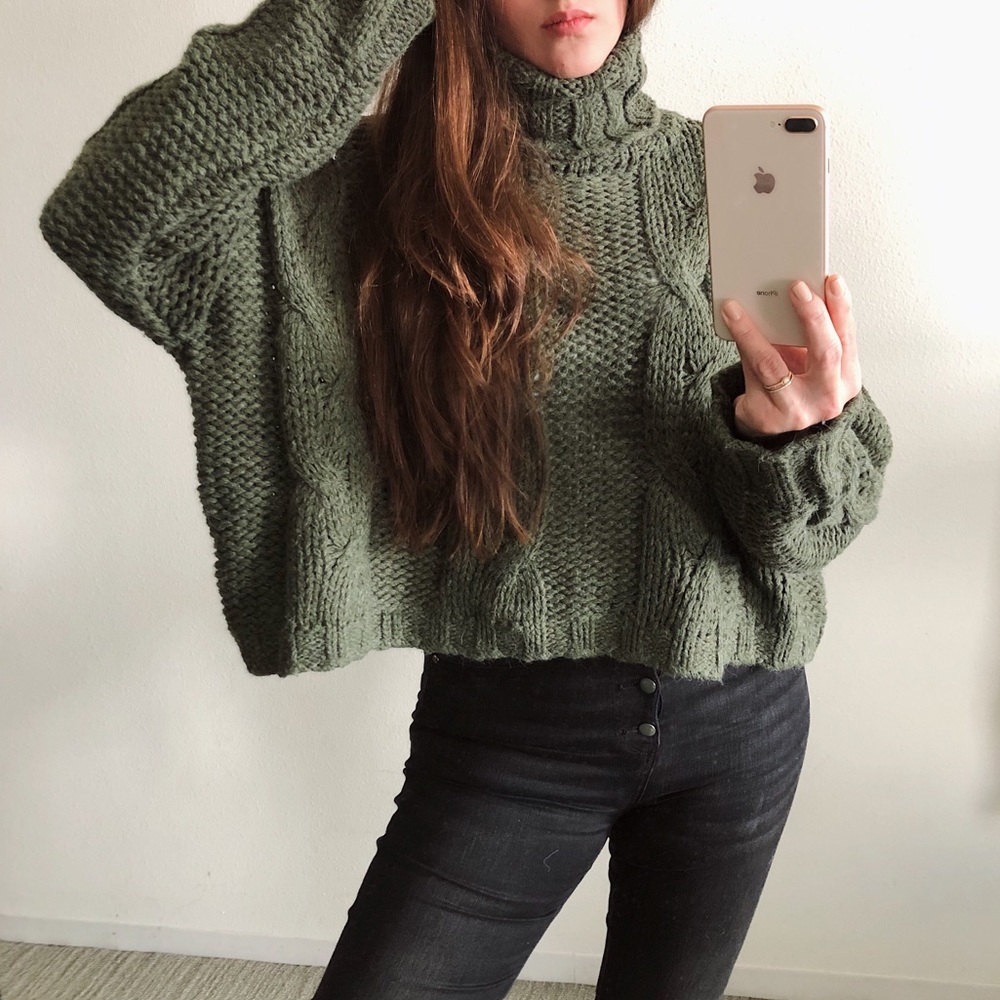 1 Left M* ⚡️ Turtleneck Cropped Sweater - Picture 3 of 6